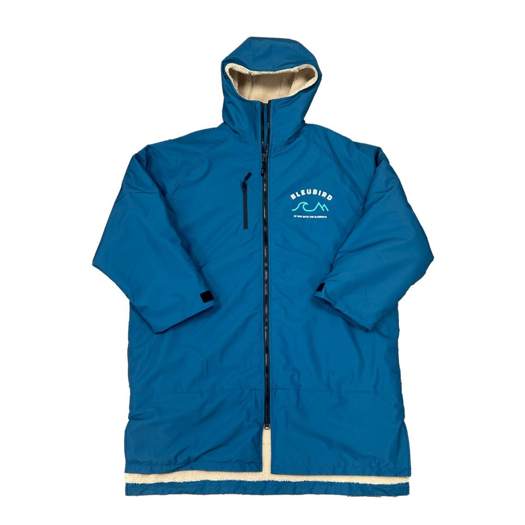 A long-sleeved marine-colored Bleubird Nordic outdoor changing robe with a hood