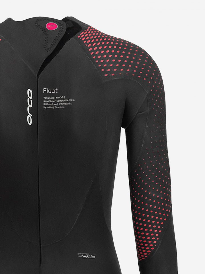 A black Orca Athlex Float triathlon swimming womens wetsuit. Designed for women, featuring long sleeves and leg openings, with red detailing on the shoulders and back. Close up view of the back, shoulder and upper arm.